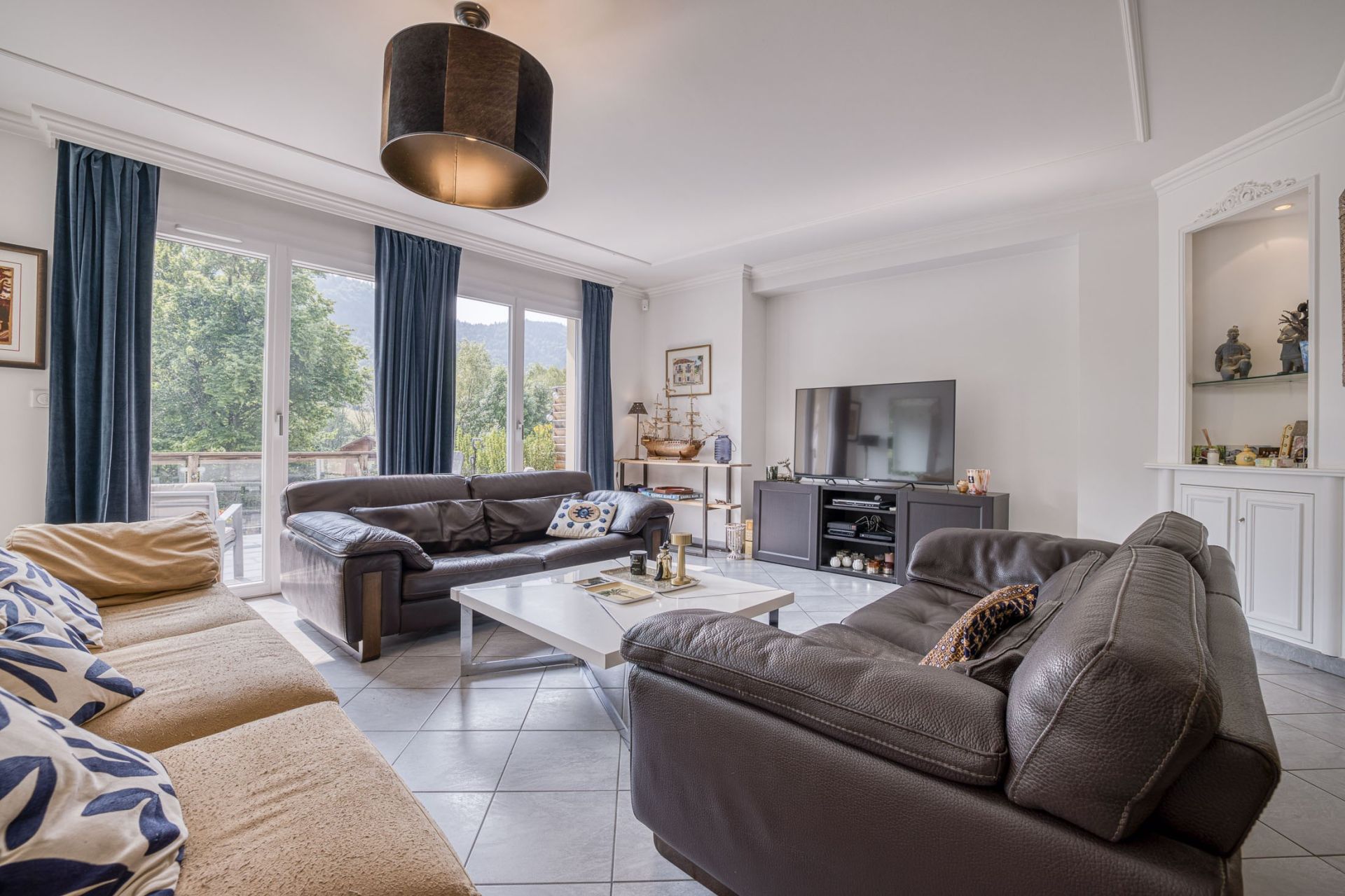 luxury house 10 Rooms for sale on BLUFFY (74290)