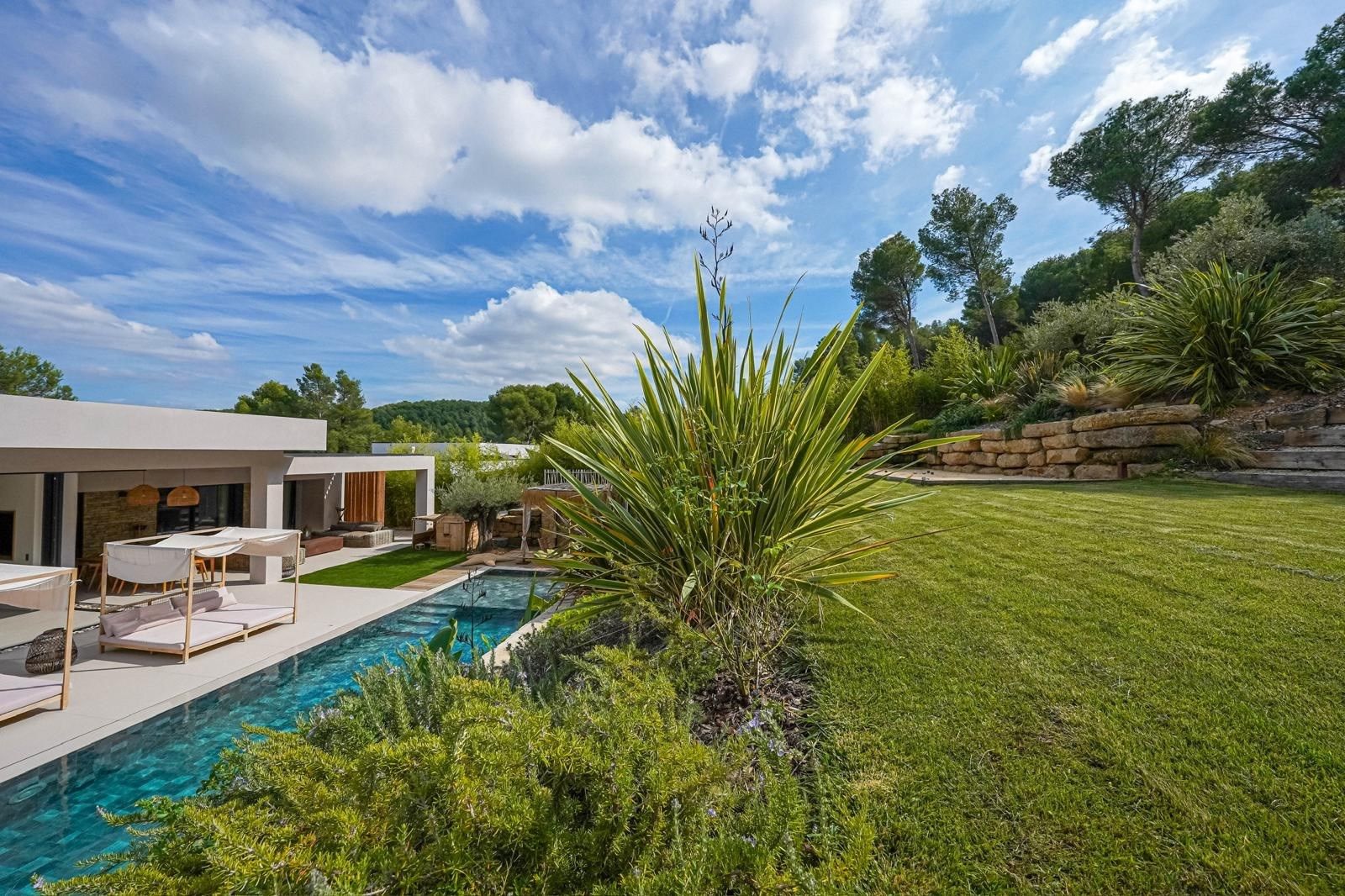 luxury house 6 Rooms for rent on AIX EN PROVENCE (13100)