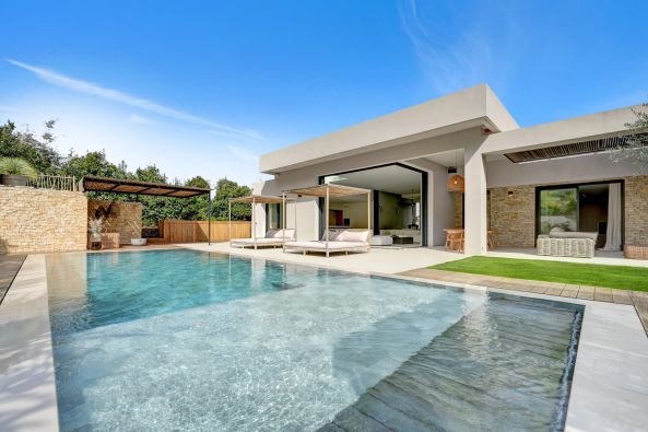 Rental Luxury house Aix-en-Provence 6&nbsp;Rooms 350&nbsp;m²