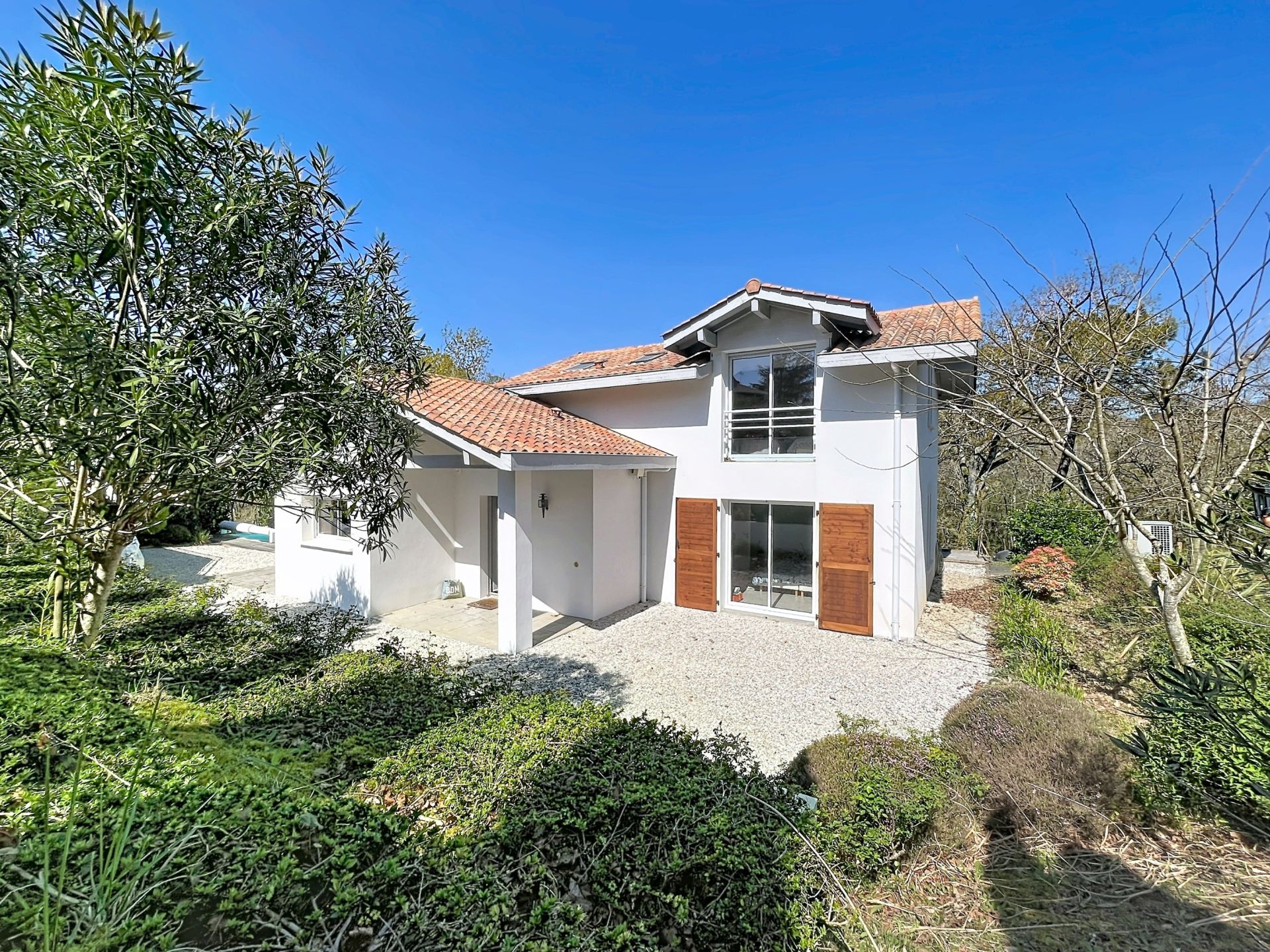luxury house 6 Rooms for sale on ARCANGUES (64200)
