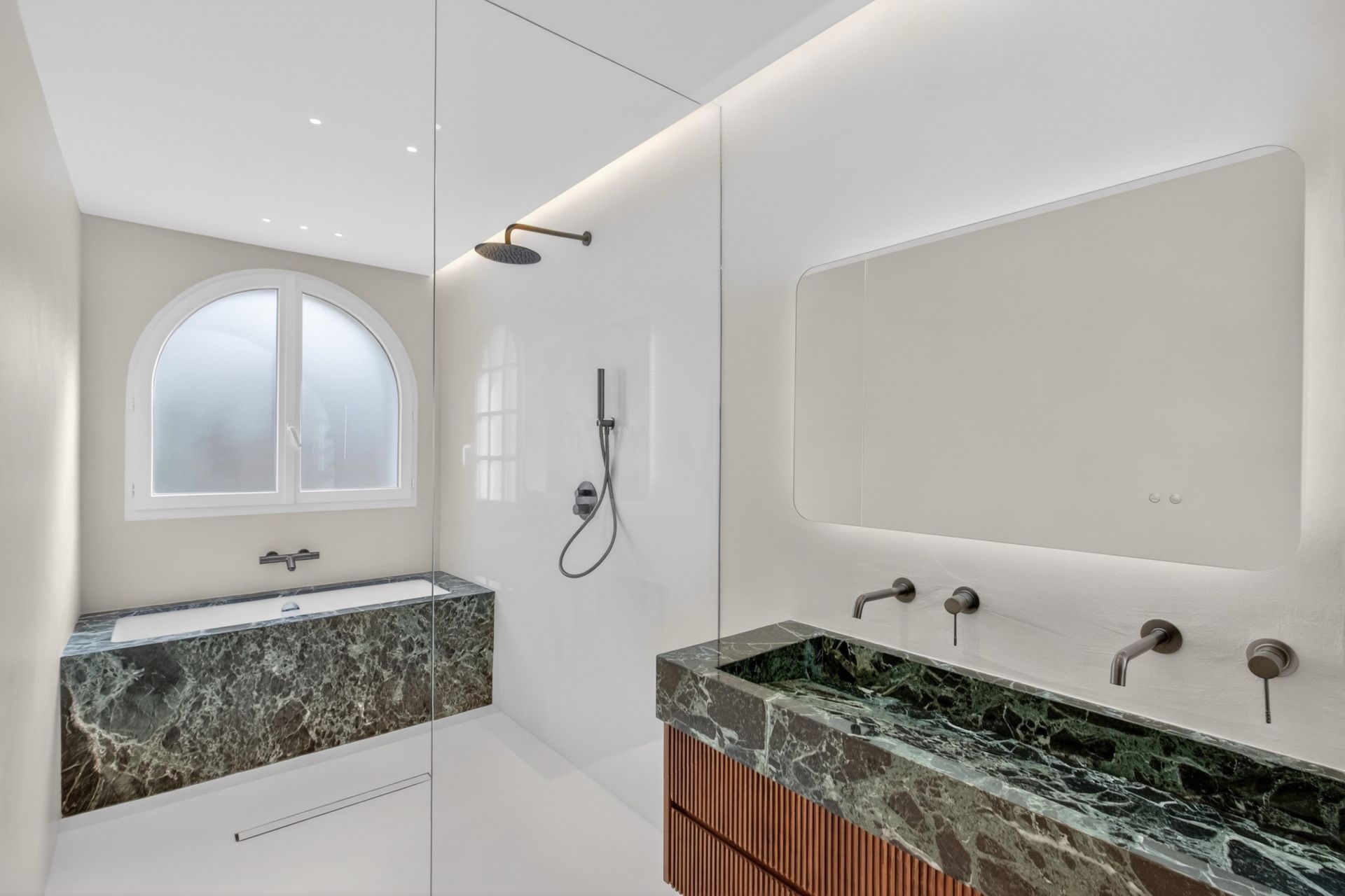 maison bourgeoise 9 Pièces en vente sur ROQUEBRUNE CAP MARTIN (06190)