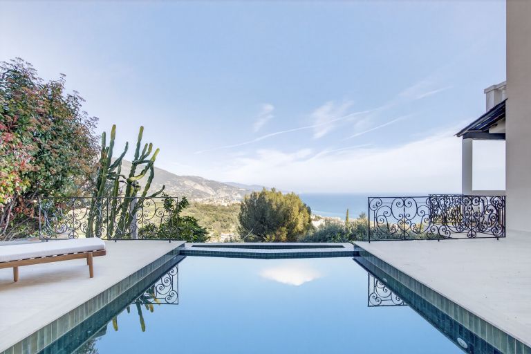 maison bourgeoise 9 Pièces en vente sur ROQUEBRUNE CAP MARTIN (06190)