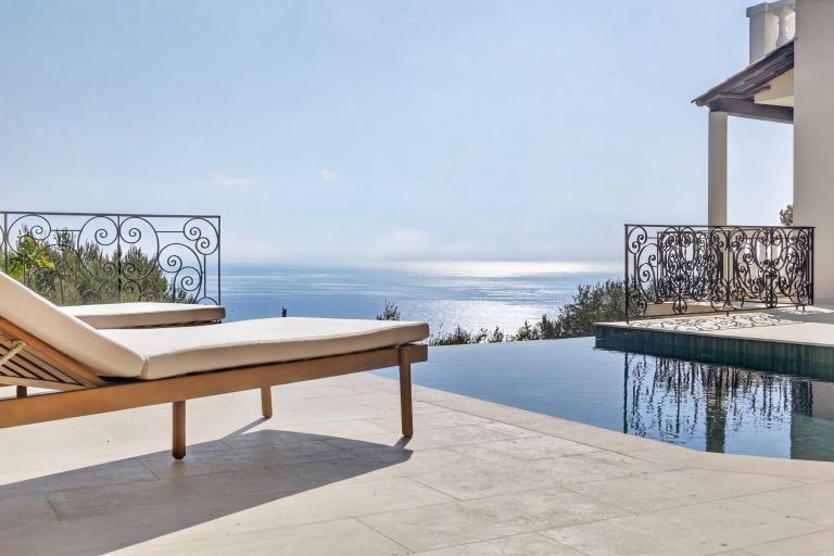 maison bourgeoise 9 Pièces en vente sur ROQUEBRUNE CAP MARTIN (06190)