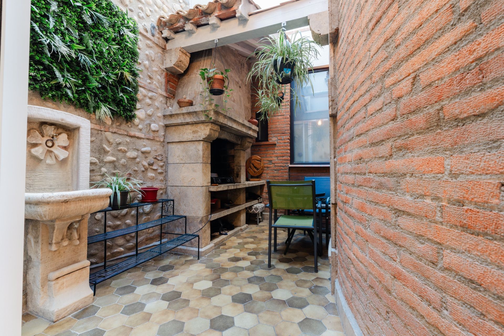 luxury house 6 Rooms for sale on PERPIGNAN (66000)