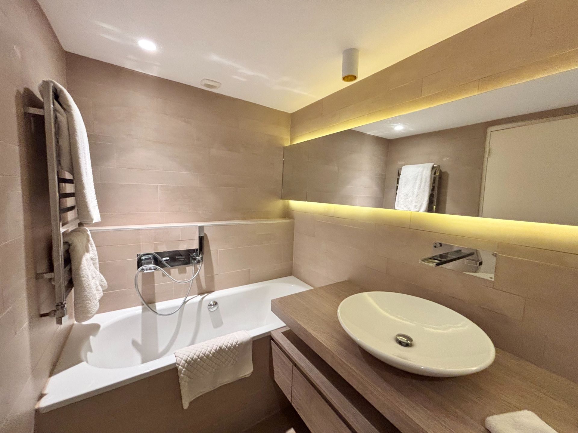 luxury house 7 Rooms for sale on VILLERS SUR MER (14640)