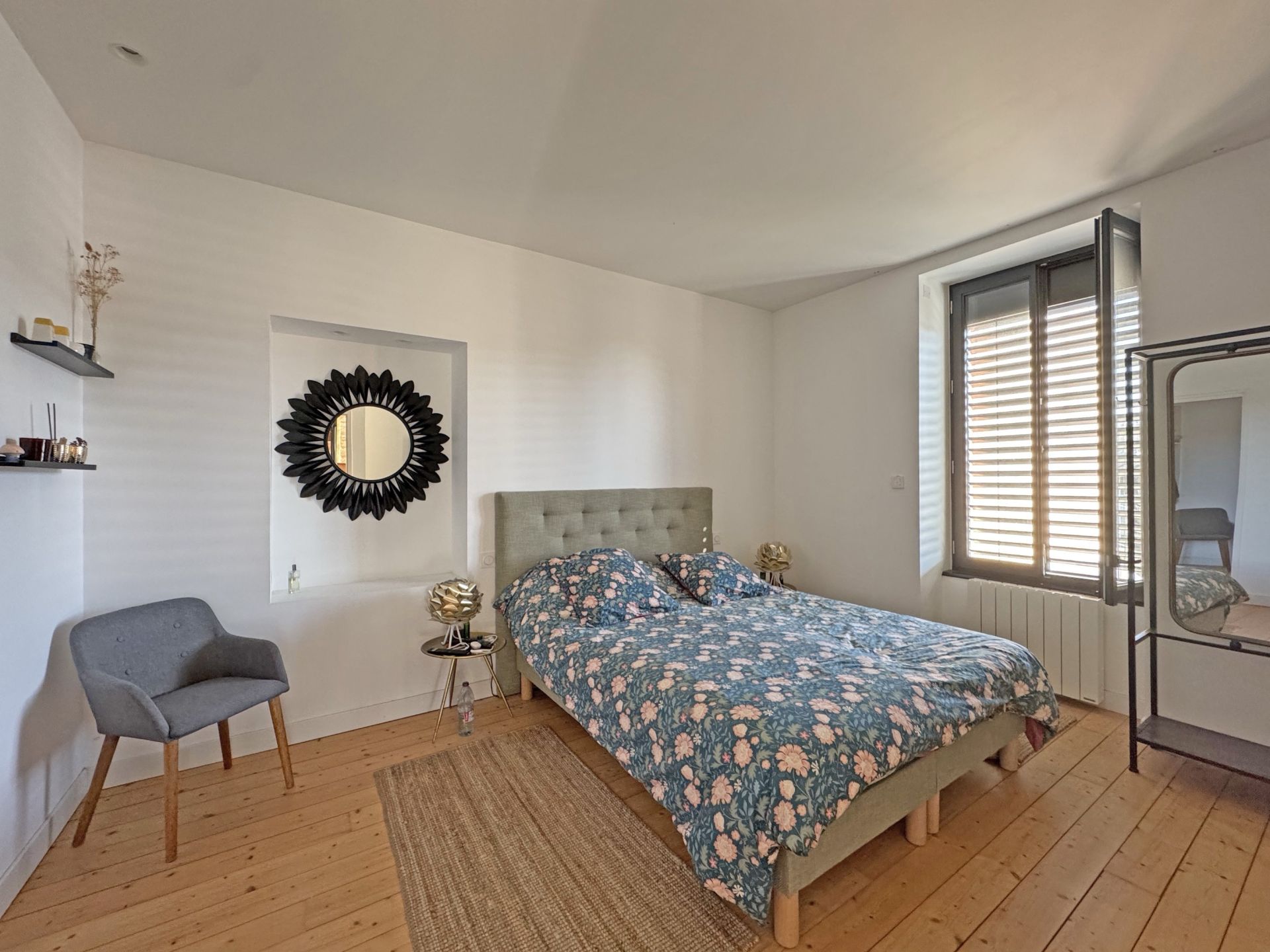 luxury house 8 Rooms for sale on QUIMPER (29000)