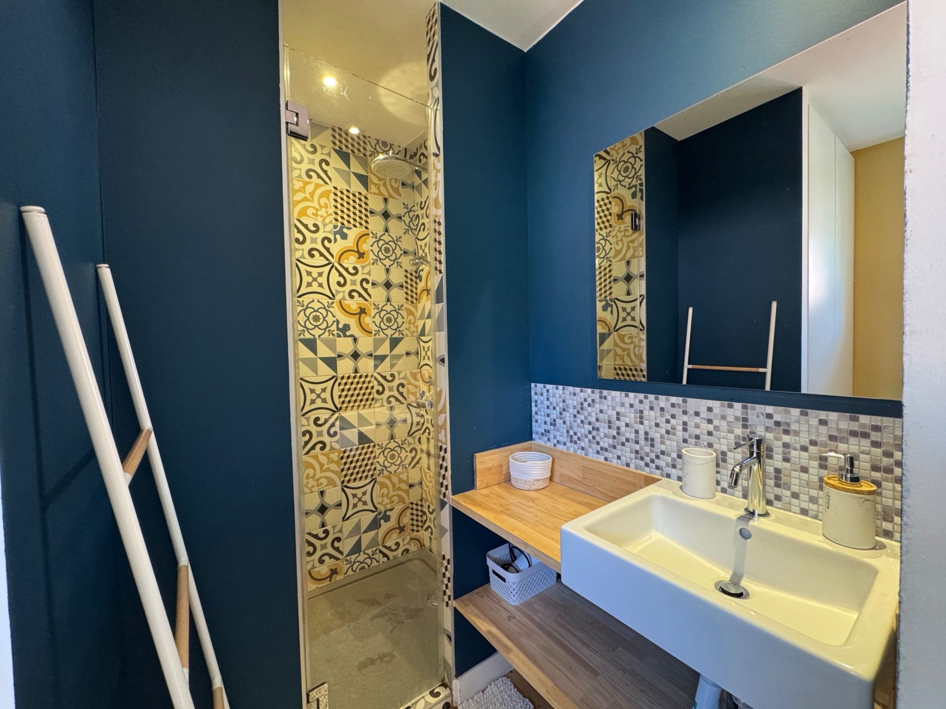 luxury house 8 Rooms for sale on QUIMPER (29000)