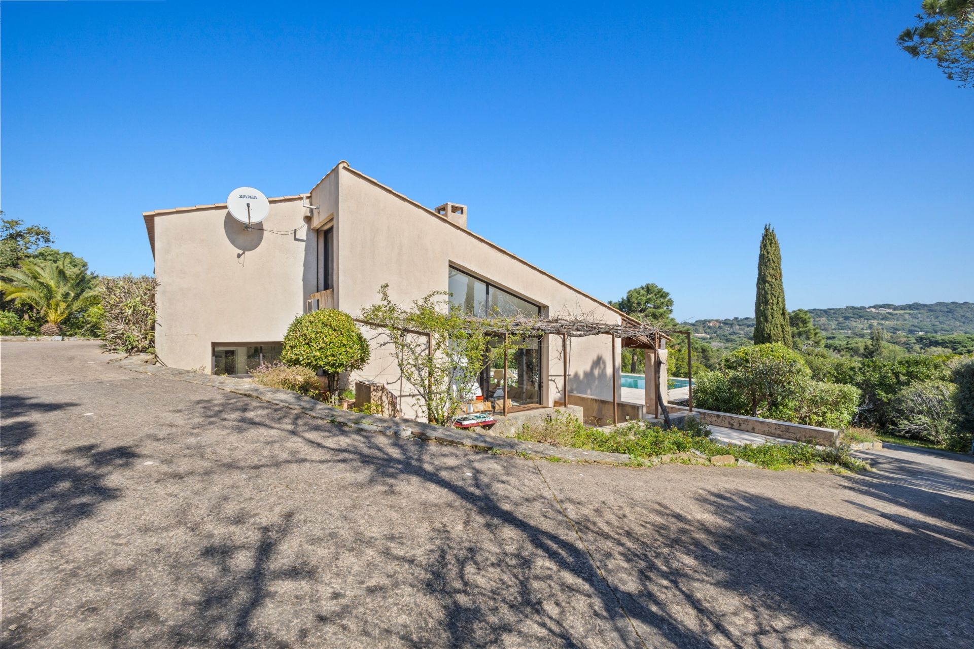 luxury villa 6 Rooms for sale on RAMATUELLE (83350)