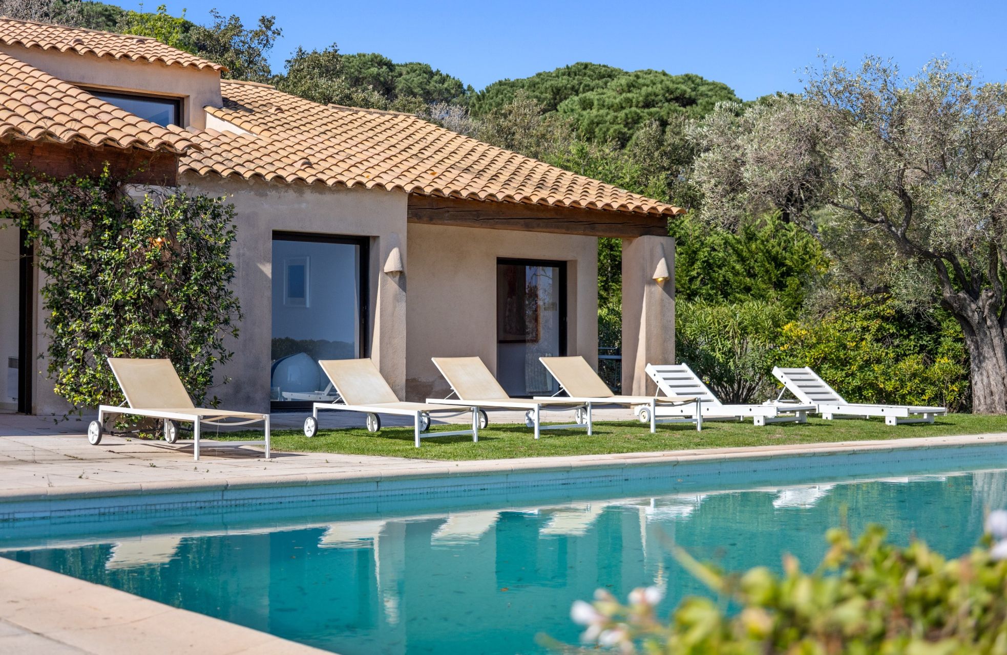 luxury villa 6 Rooms for sale on RAMATUELLE (83350)
