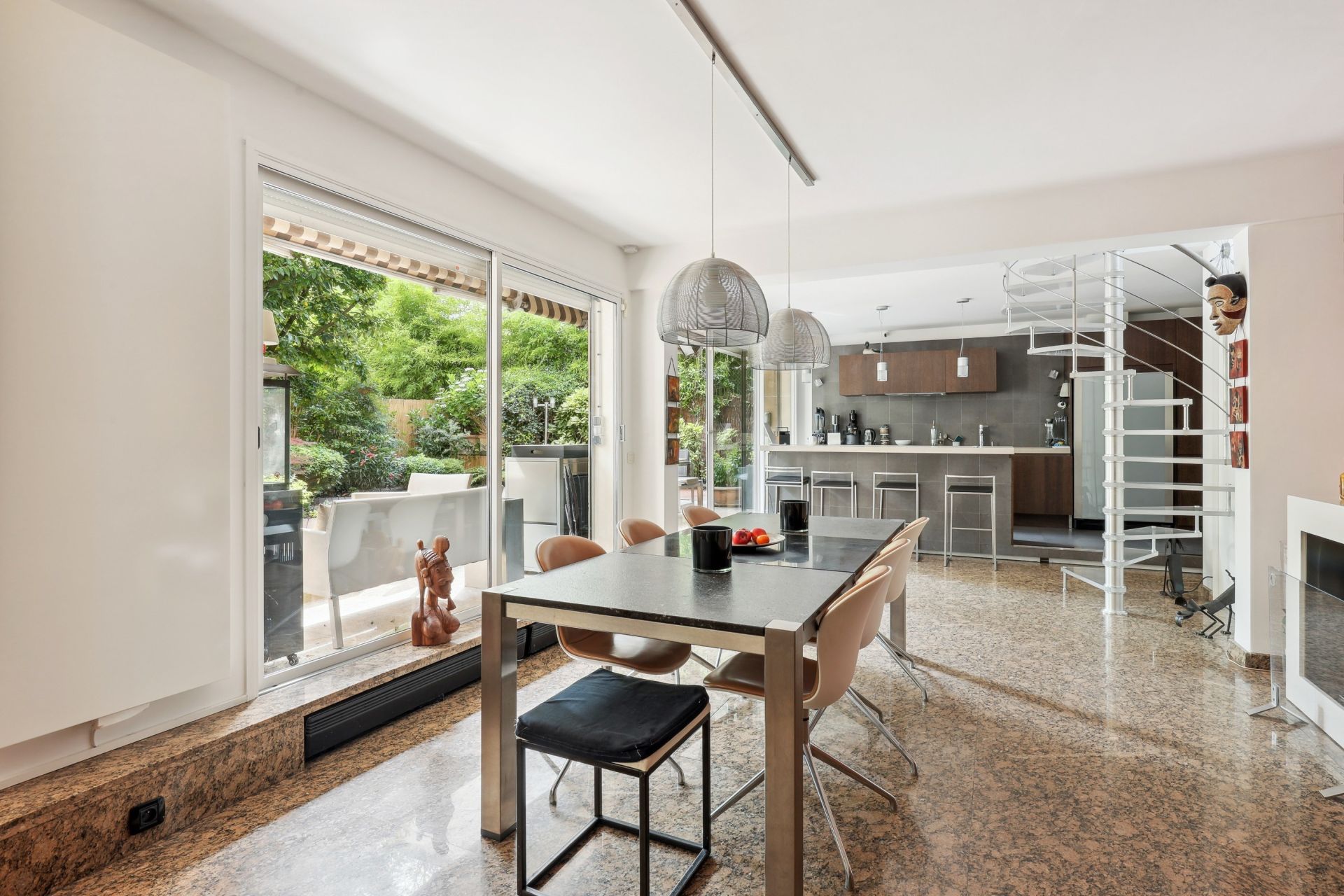 luxury apartment 8 Rooms for sale on NEUILLY SUR SEINE (92200)