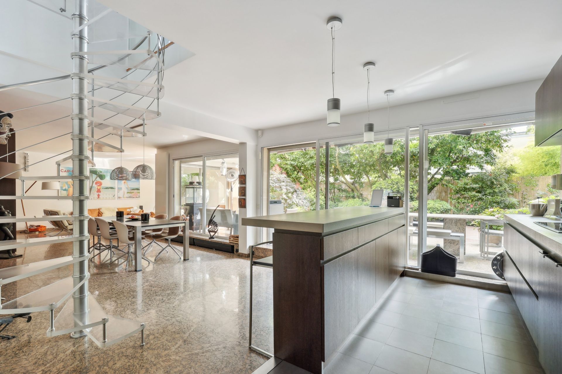 luxury apartment 8 Rooms for sale on NEUILLY SUR SEINE (92200)