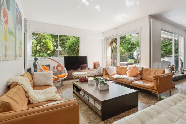 Sale Luxury apartment Neuilly-sur-Seine 8&nbsp;Rooms 190&nbsp;m²