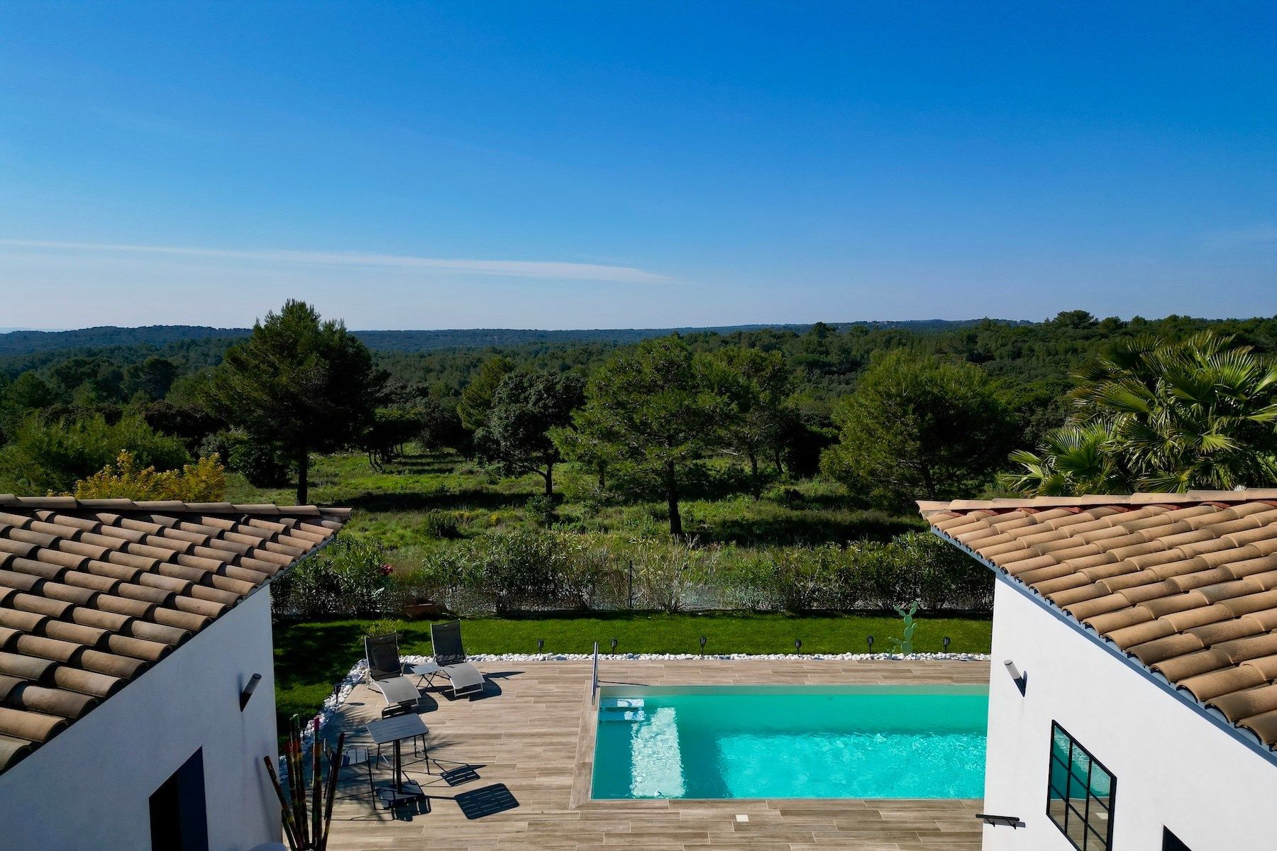 luxury villa 5 Rooms for sale on NIMES (30900)