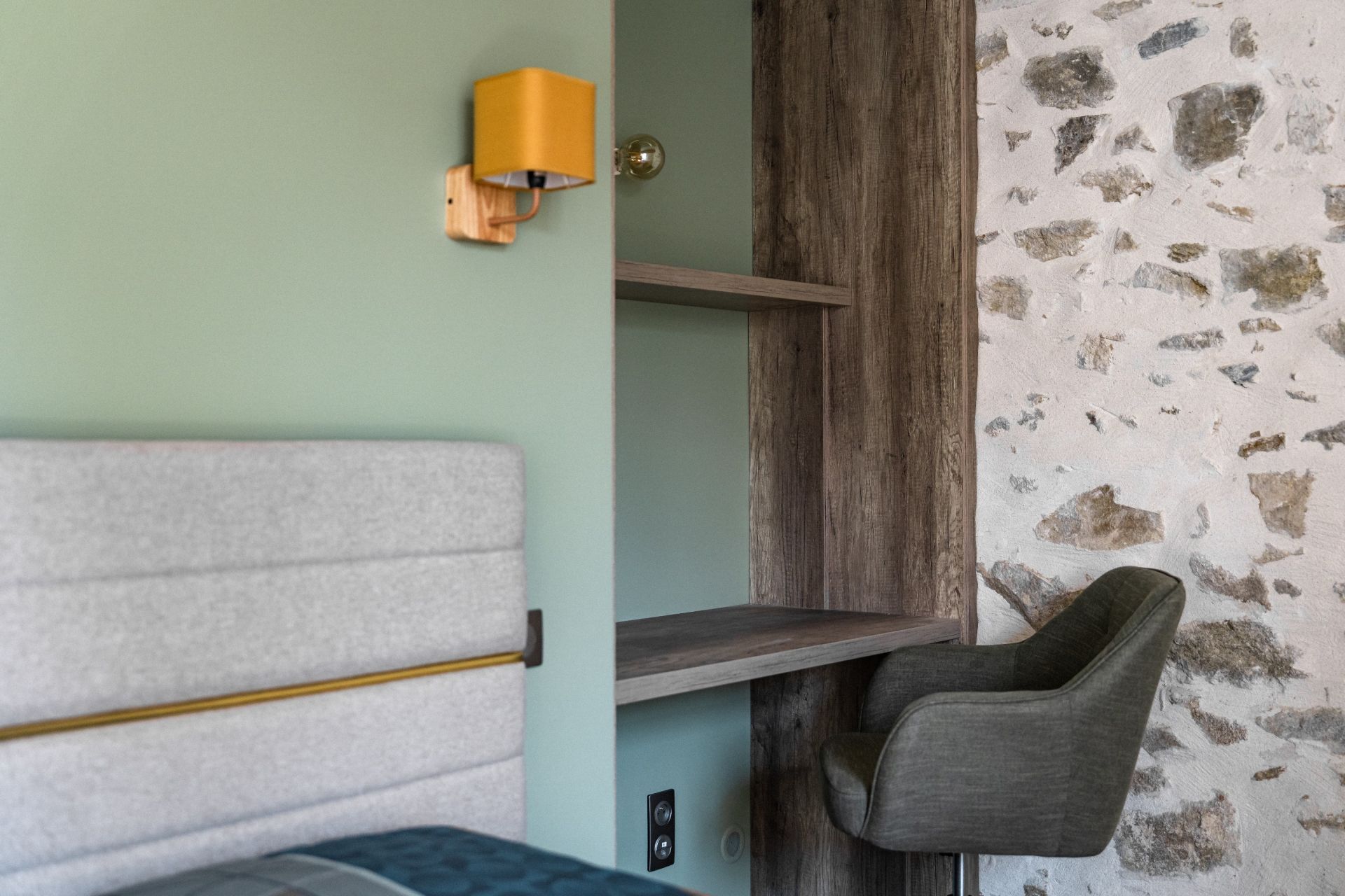 luxury house 5 Rooms for sale on AURAY (56400)