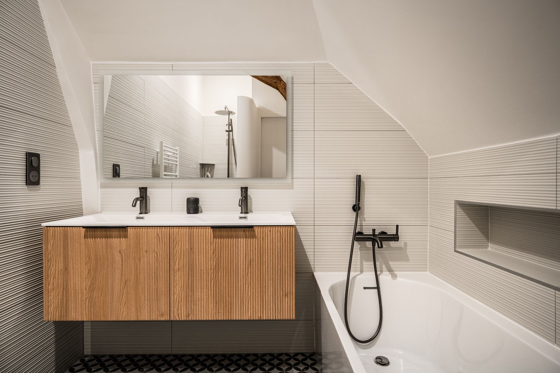 luxury house 5 Rooms for sale on AURAY (56400)