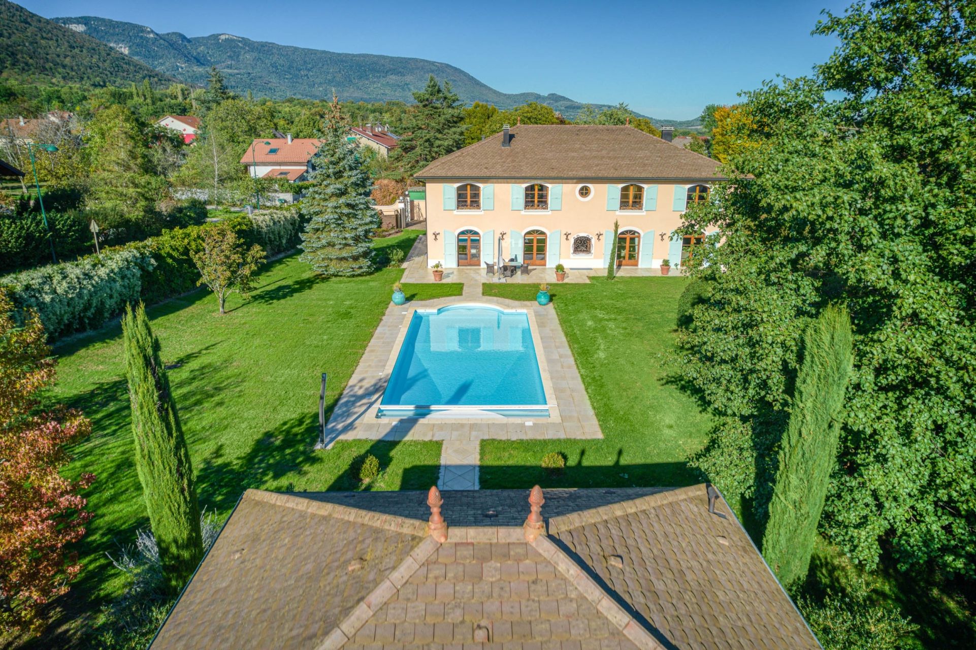 luxury house 12 Rooms for sale on ECHENEVEX (01170)