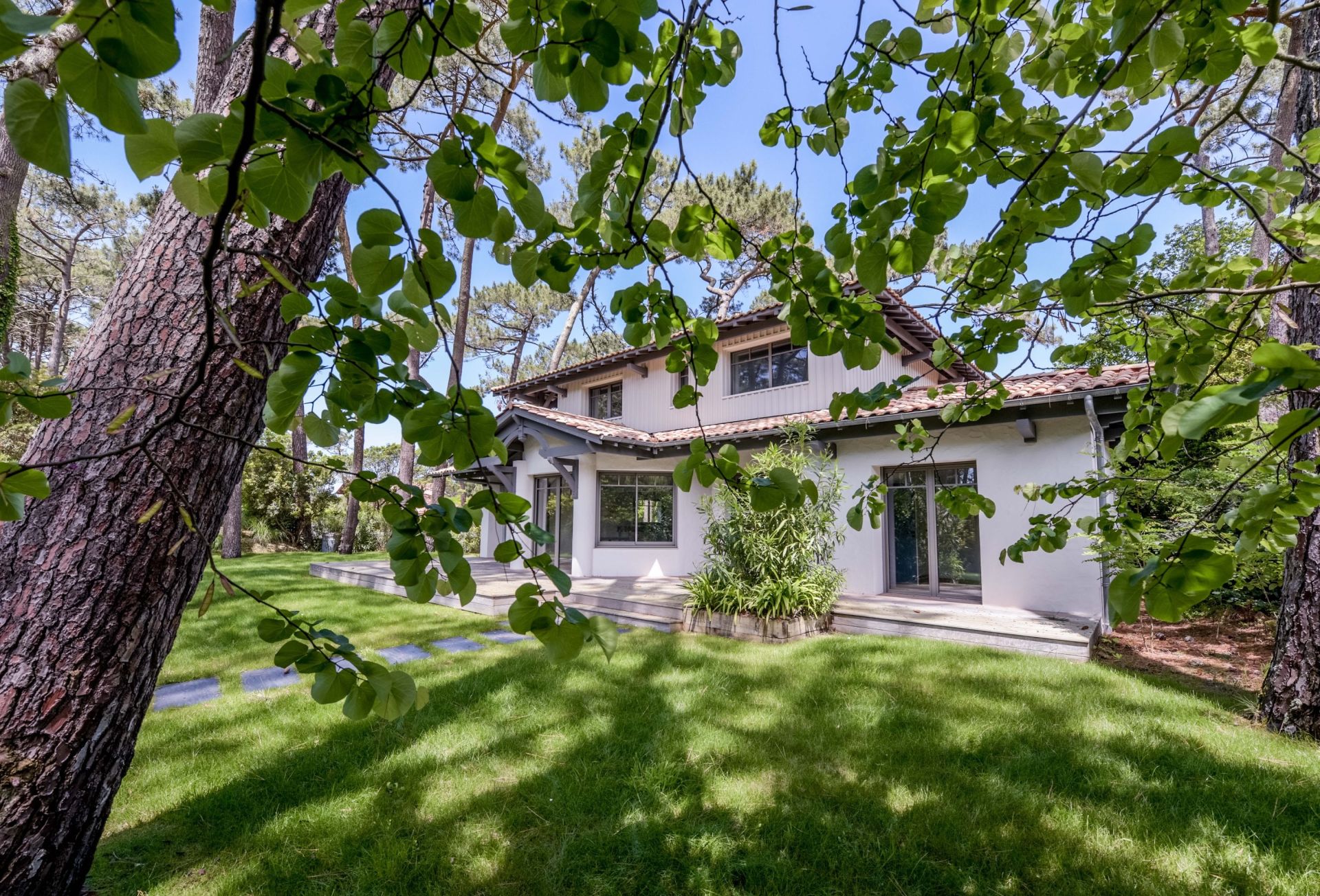 luxury villa 10 Rooms for sale on PYLA SUR MER (33115)