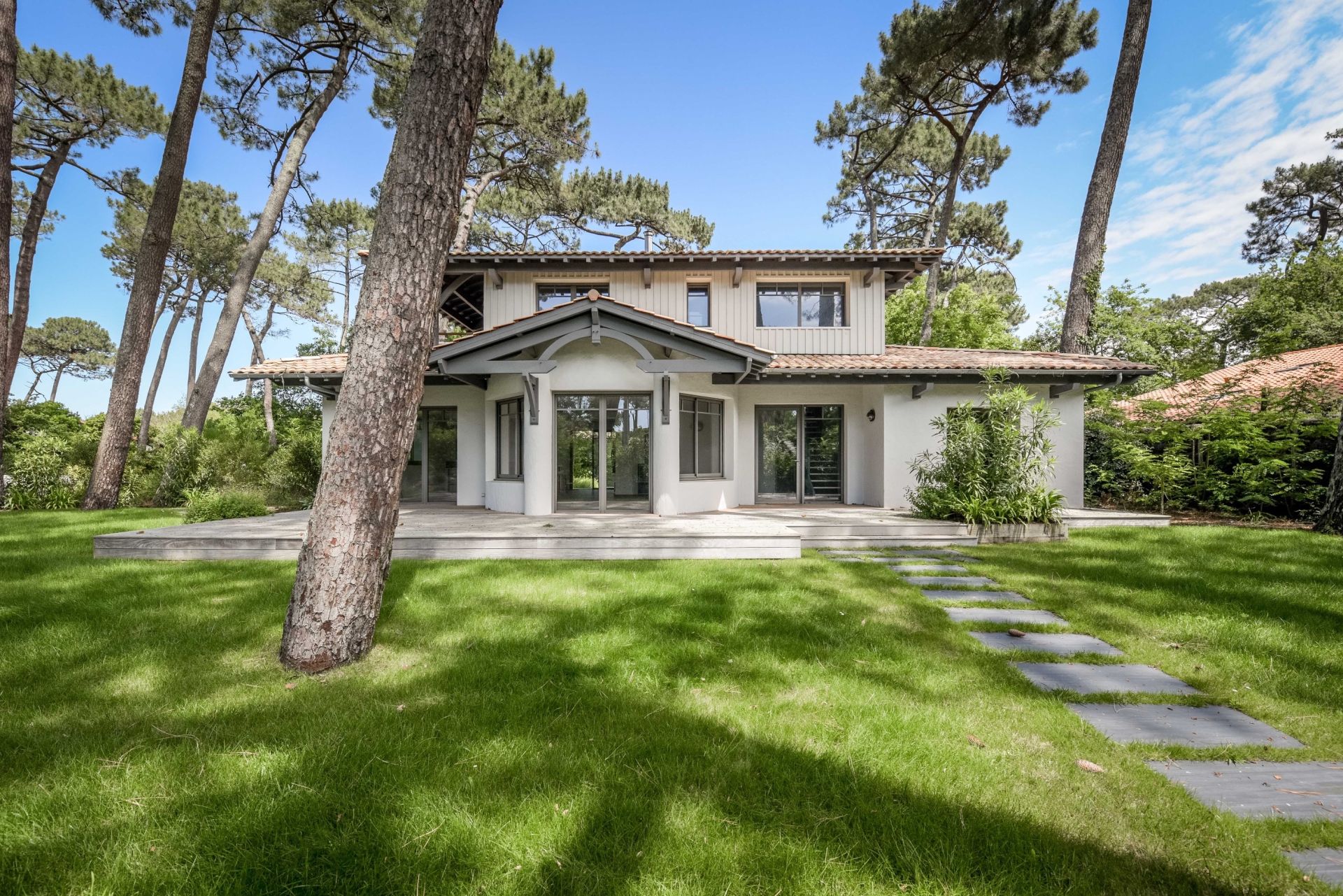 luxury villa 10 Rooms for sale on PYLA SUR MER (33115)