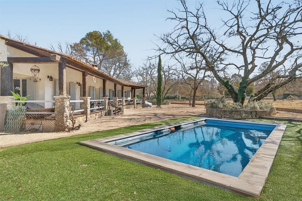 villa de luxe 6 Pièces en vente sur TOURRETTES (83440)