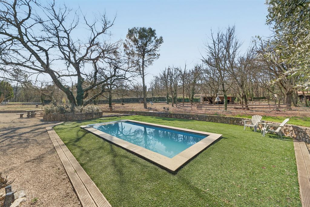 villa de luxe 6 Pièces en vente sur TOURRETTES (83440)