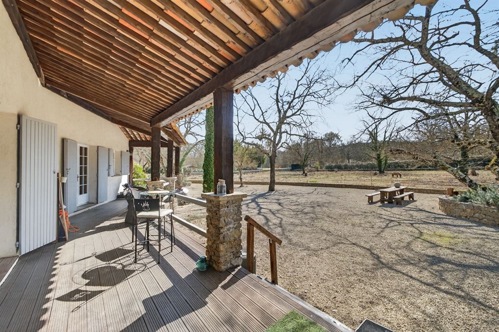 villa de luxe 6 Pièces en vente sur TOURRETTES (83440)