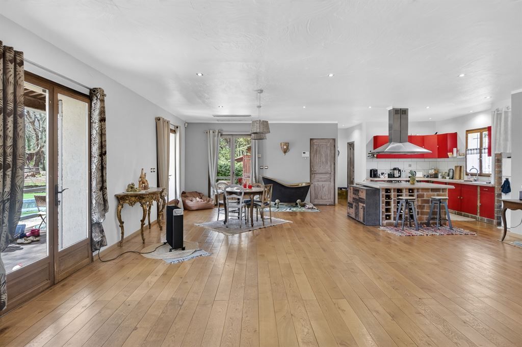 villa de luxe 6 Pièces en vente sur TOURRETTES (83440)