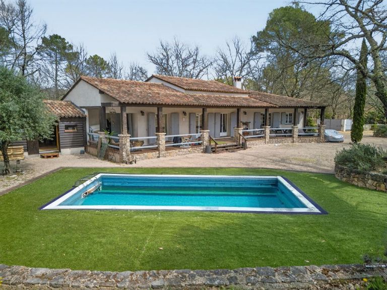 villa de luxe 6 Pièces en vente sur TOURRETTES (83440)