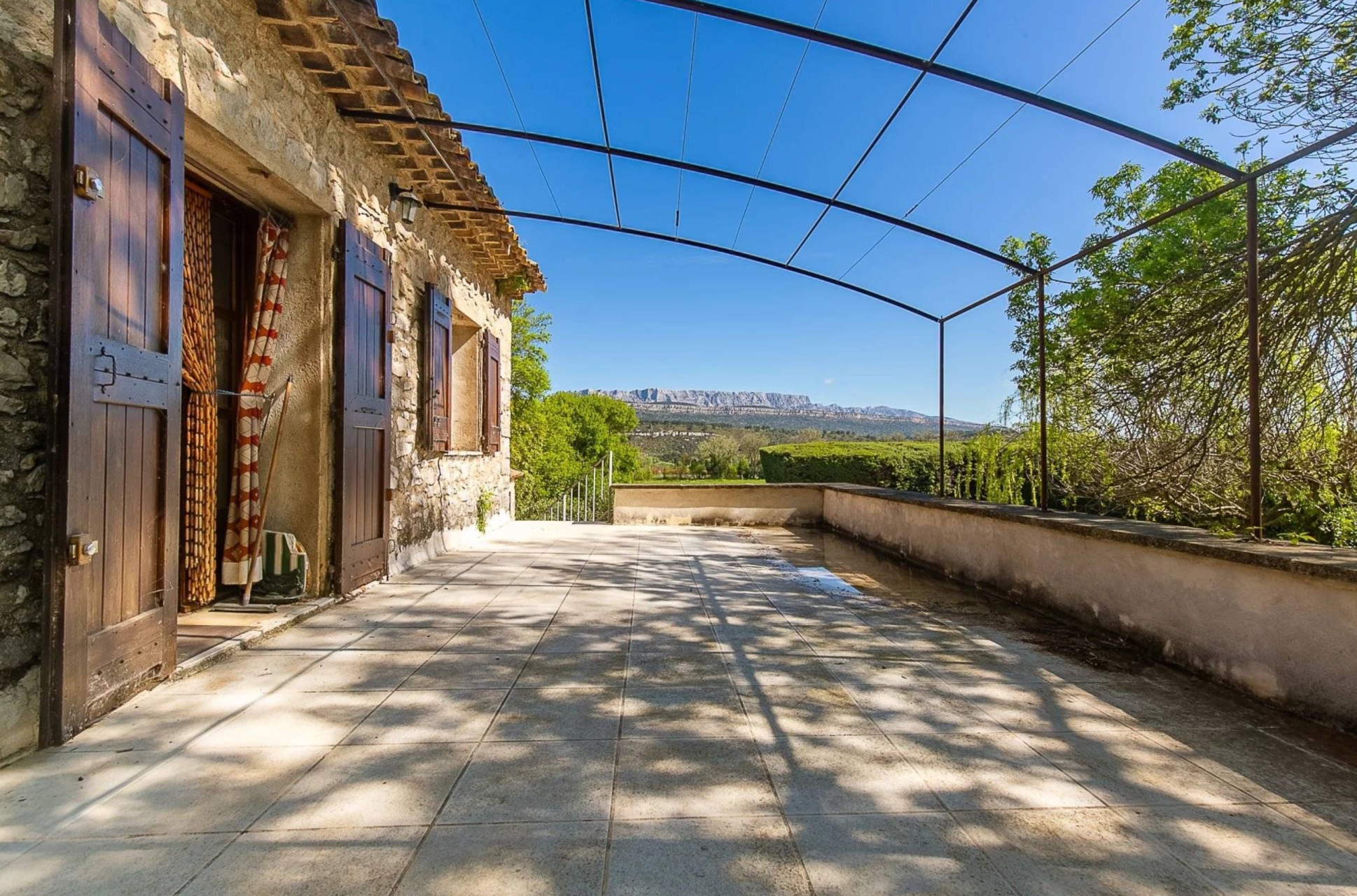 luxury house 10 Rooms for sale on FUVEAU (13710)