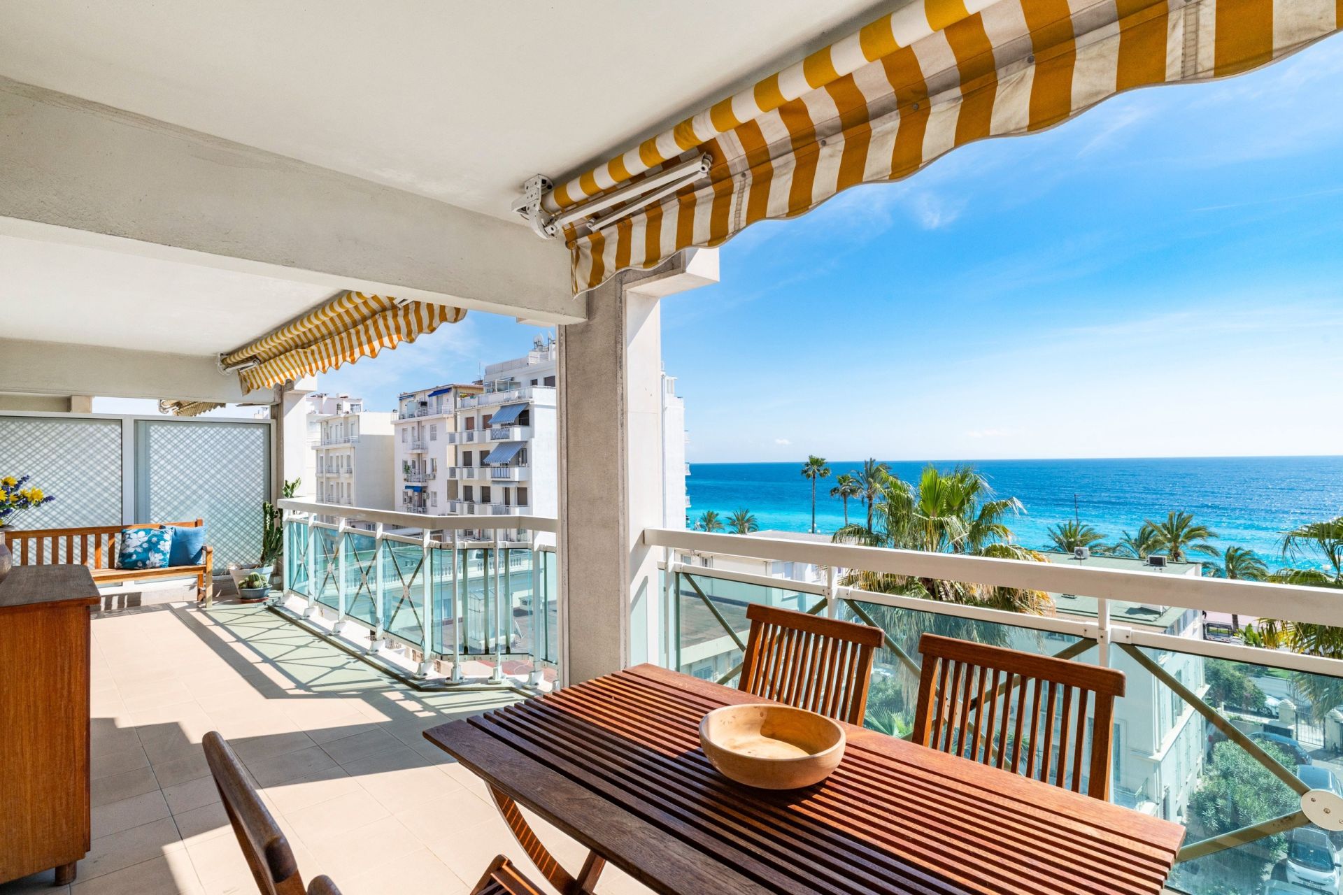 luxury apartment 4 Rooms for sale on NICE (06000)