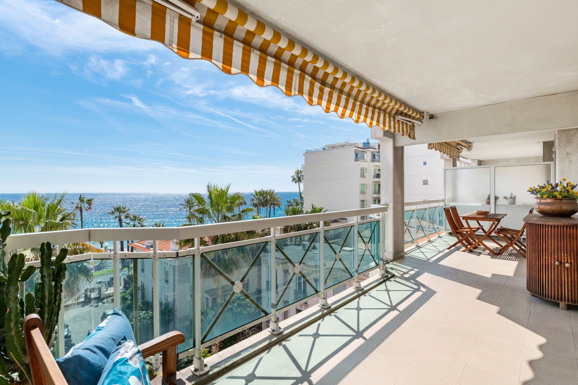luxury apartment 4 Rooms for sale on NICE (06000)