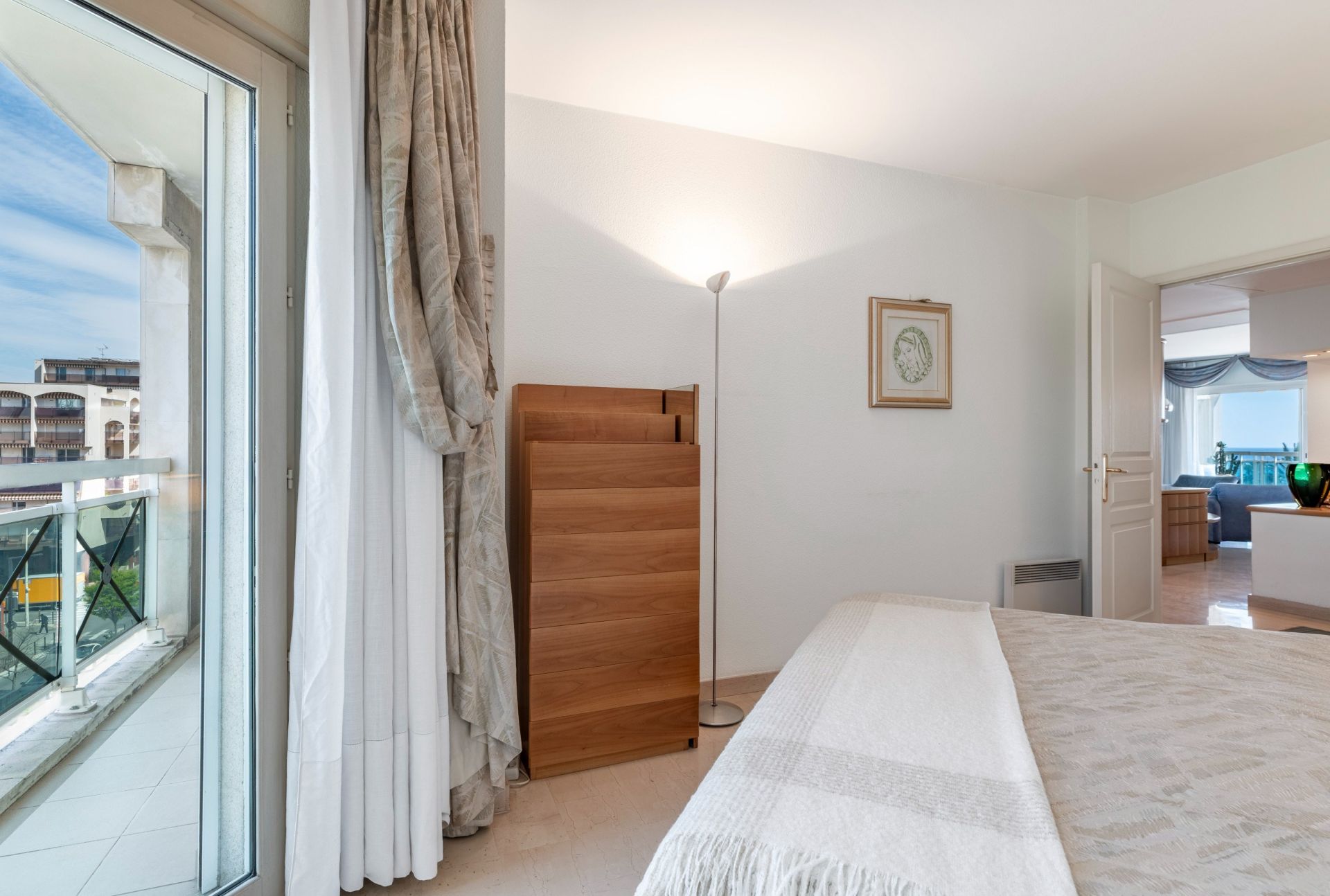 luxury apartment 4 Rooms for sale on NICE (06000)