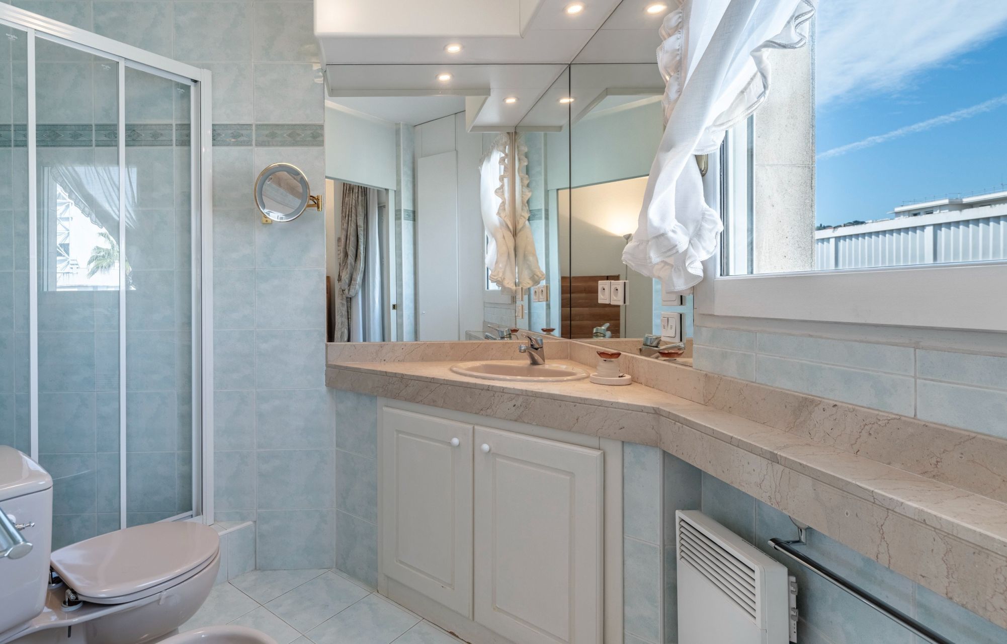 luxury apartment 4 Rooms for sale on NICE (06000)