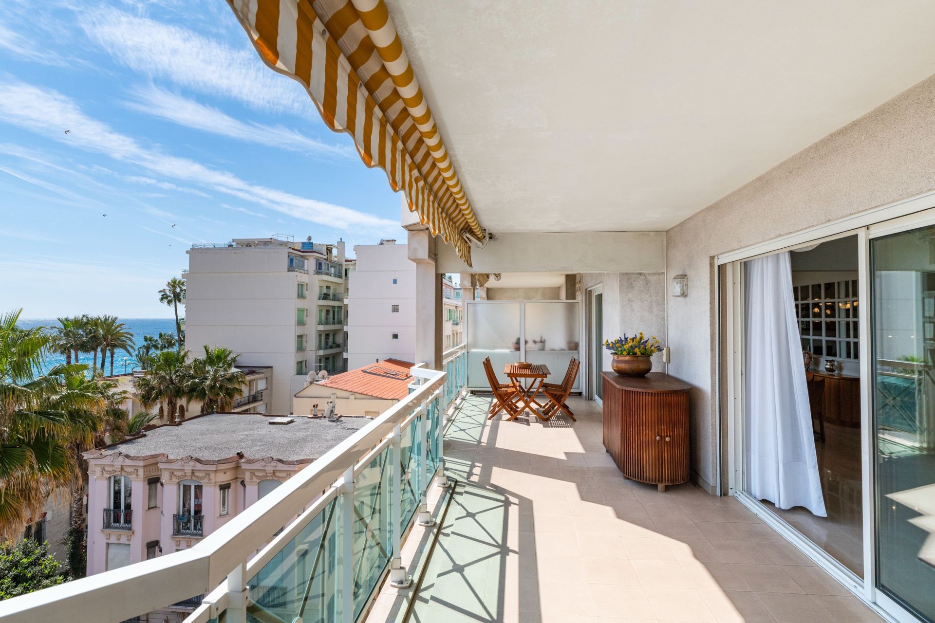 luxury apartment 4 Rooms for sale on NICE (06000)