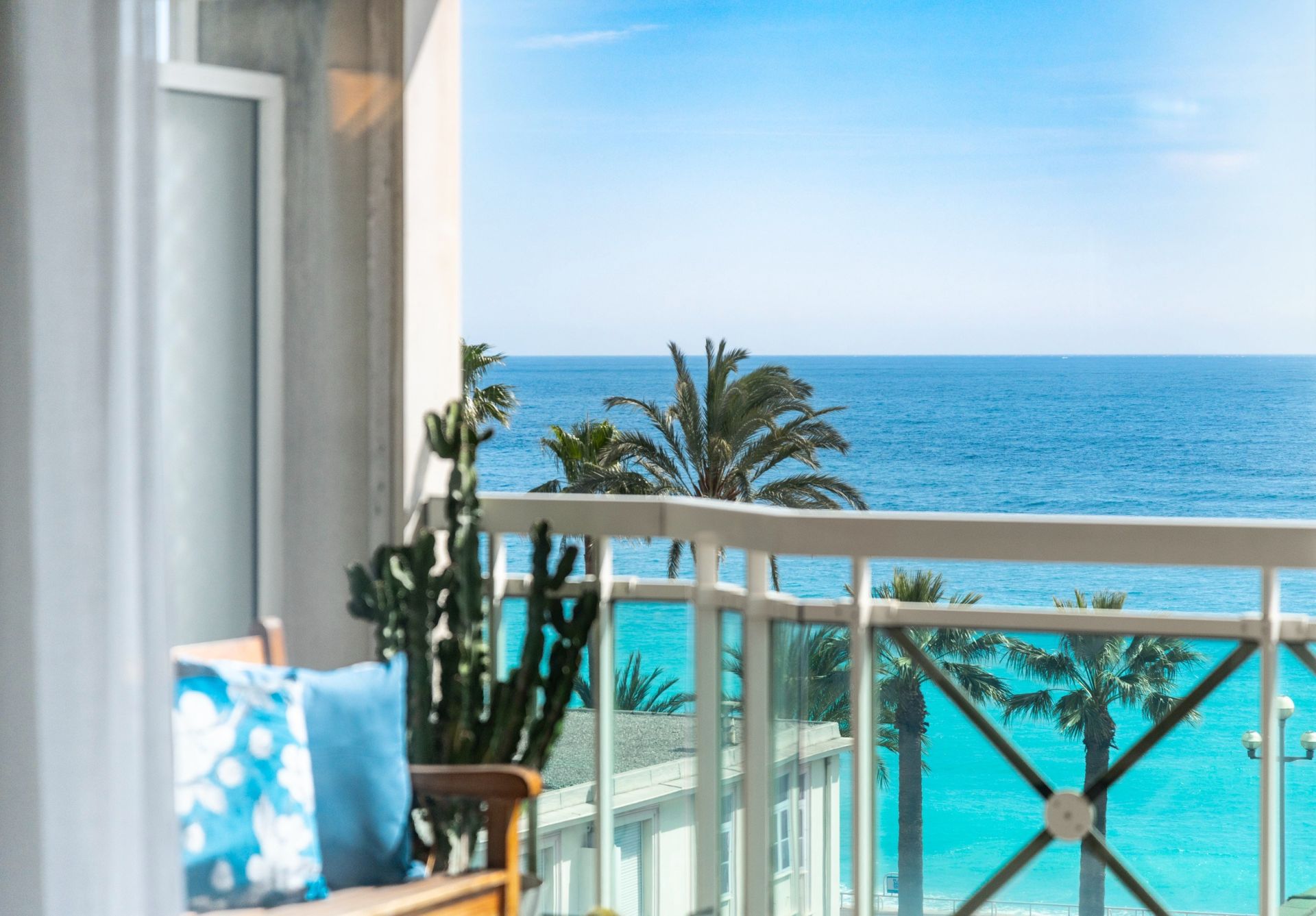 luxury apartment 4 Rooms for sale on NICE (06000)