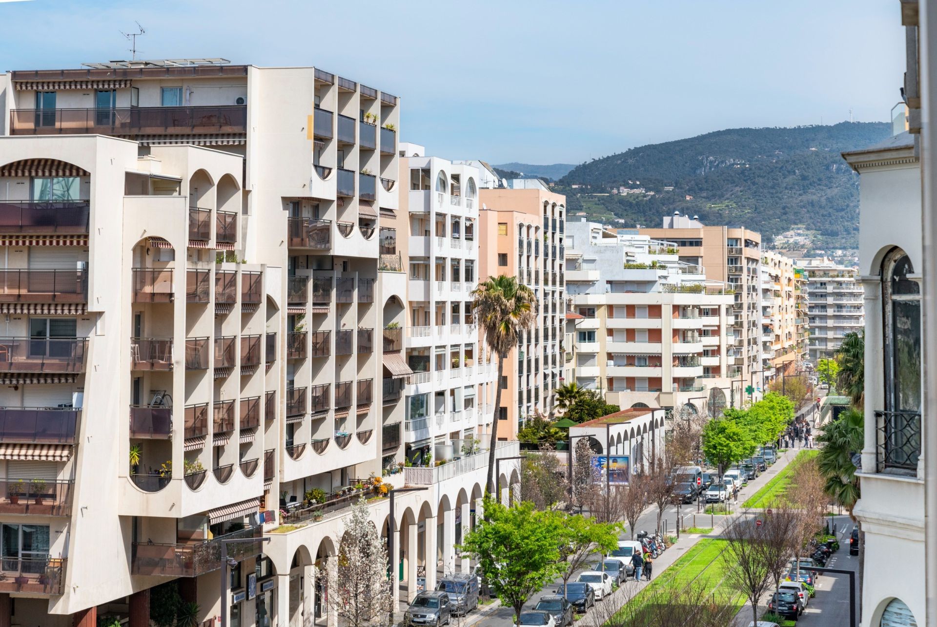 luxury apartment 4 Rooms for sale on NICE (06000)