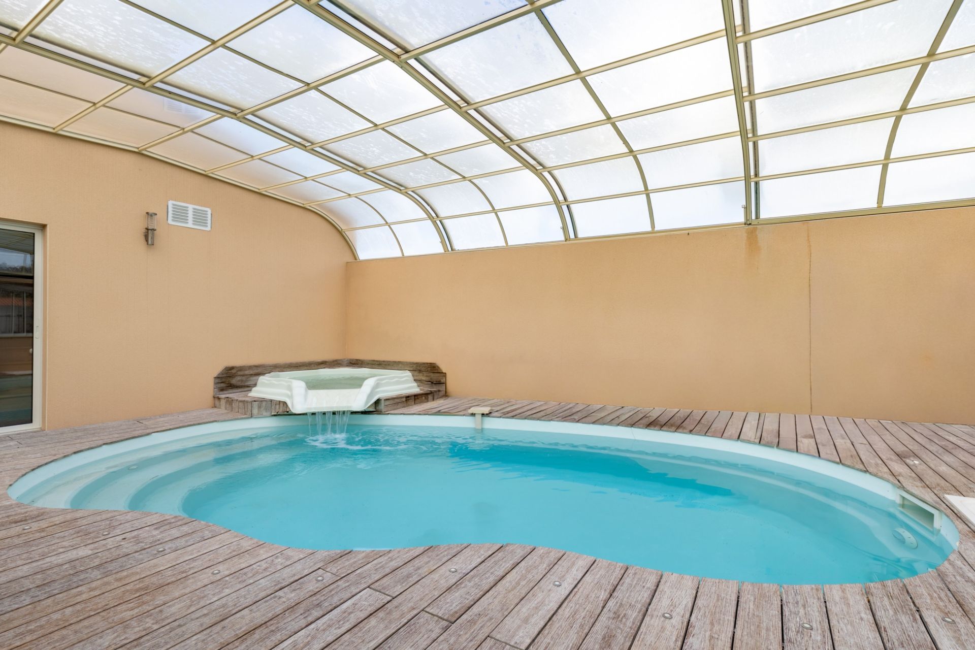 luxury house 11 Rooms for sale on JARD SUR MER (85520)
