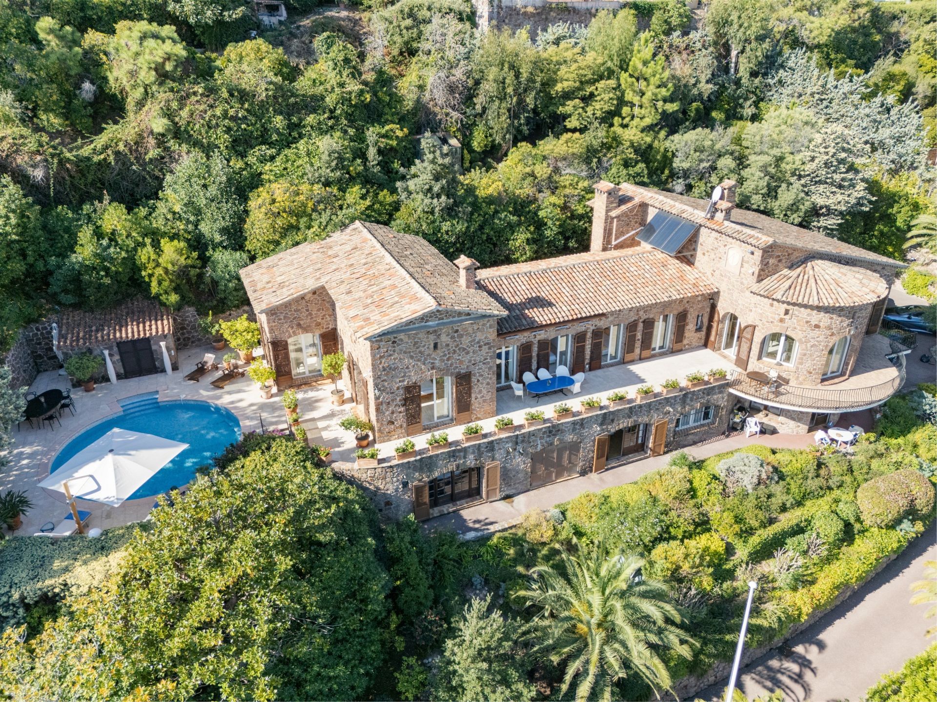 maison de maître 11 Pièces en vente sur THEOULE SUR MER (06590)