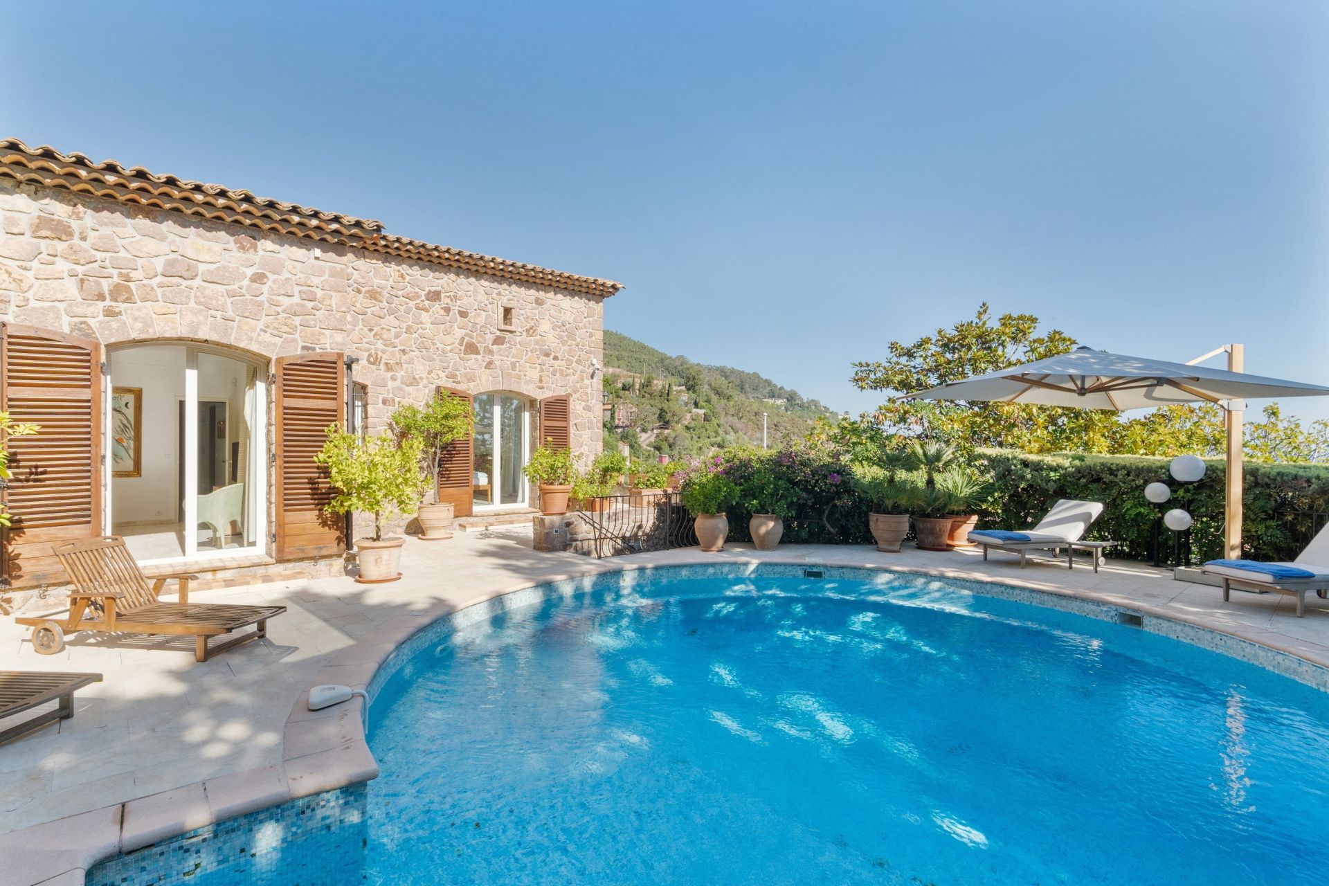 maison de maître 11 Pièces en vente sur THEOULE SUR MER (06590)
