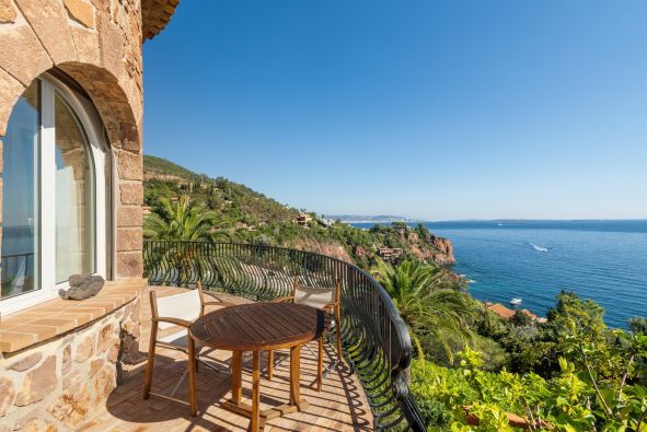 mansion 11 Rooms for sale on THEOULE SUR MER (06590)