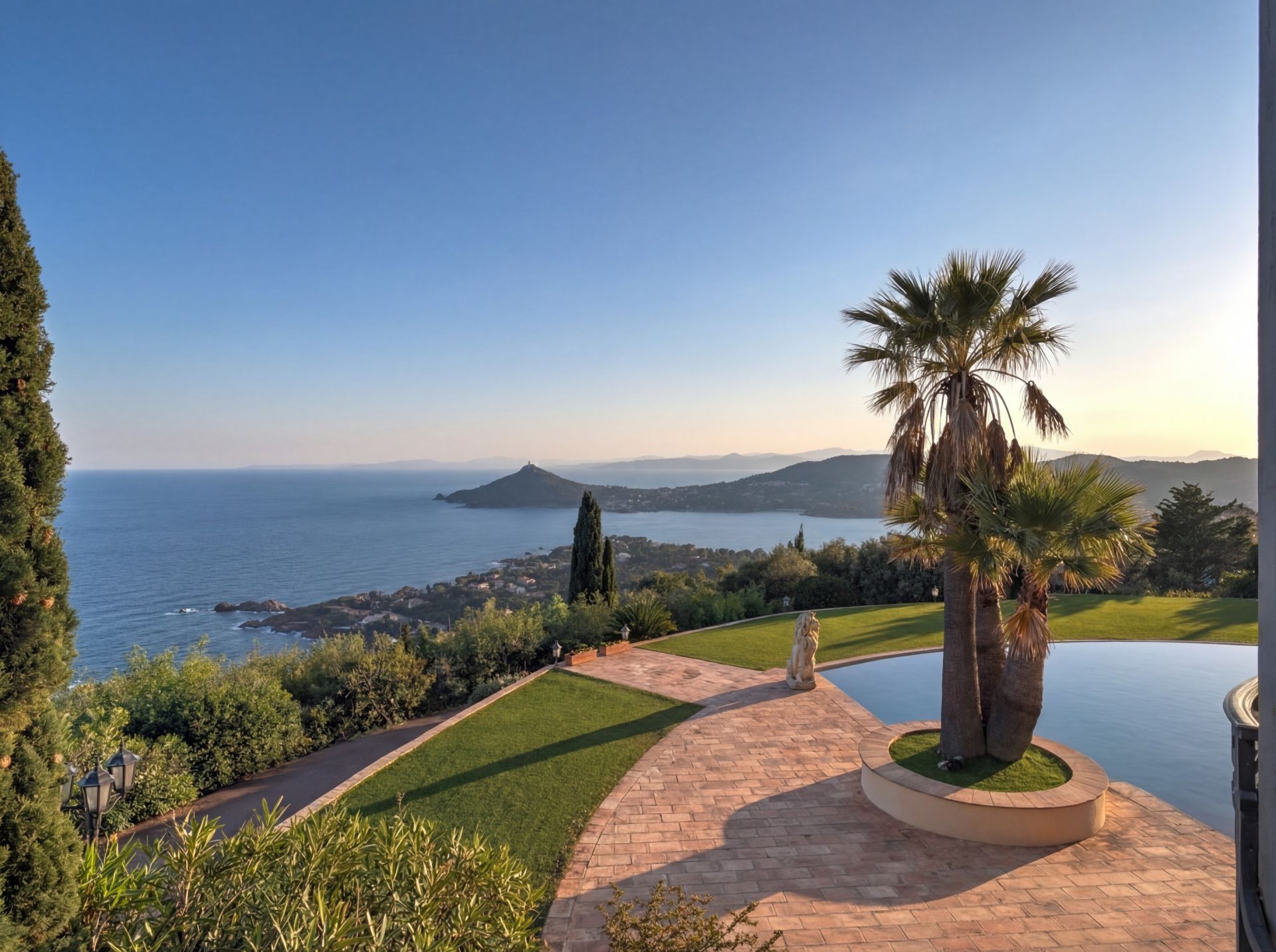 bastide 7 Rooms for sale on ST RAPHAEL (83700)