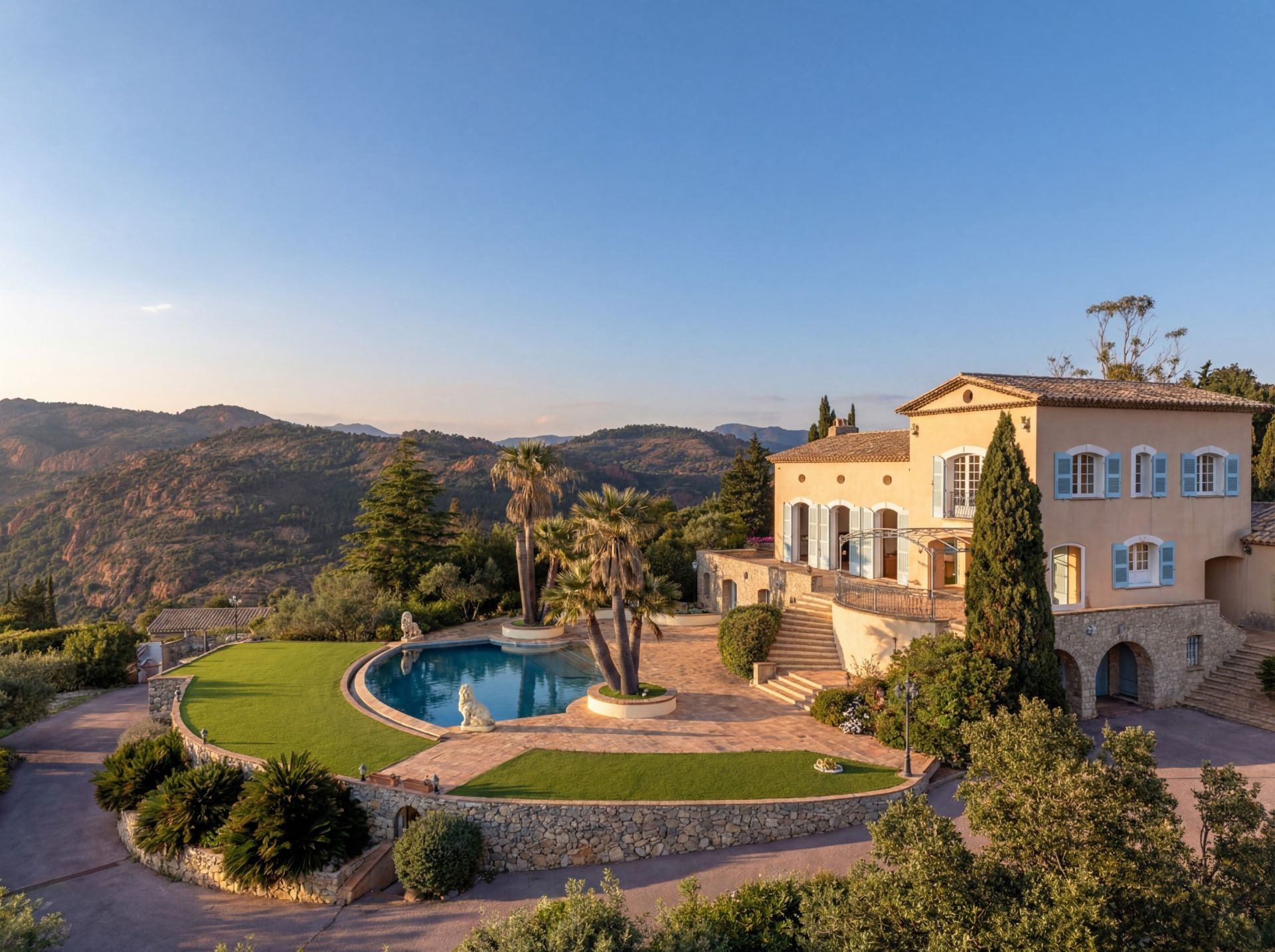 bastide 7 Pièces en vente sur ST RAPHAEL (83700)