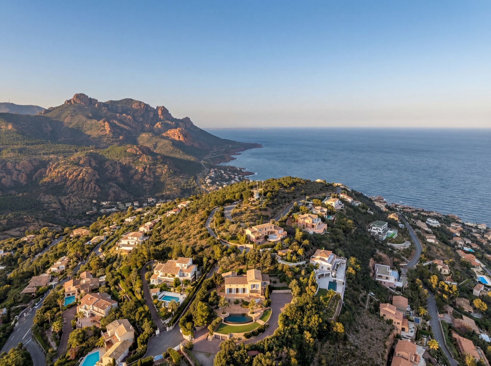 bastide 7 Rooms for sale on ST RAPHAEL (83700)