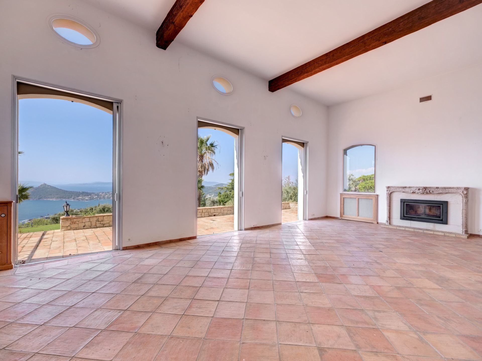 bastide 7 Rooms for sale on ST RAPHAEL (83700)