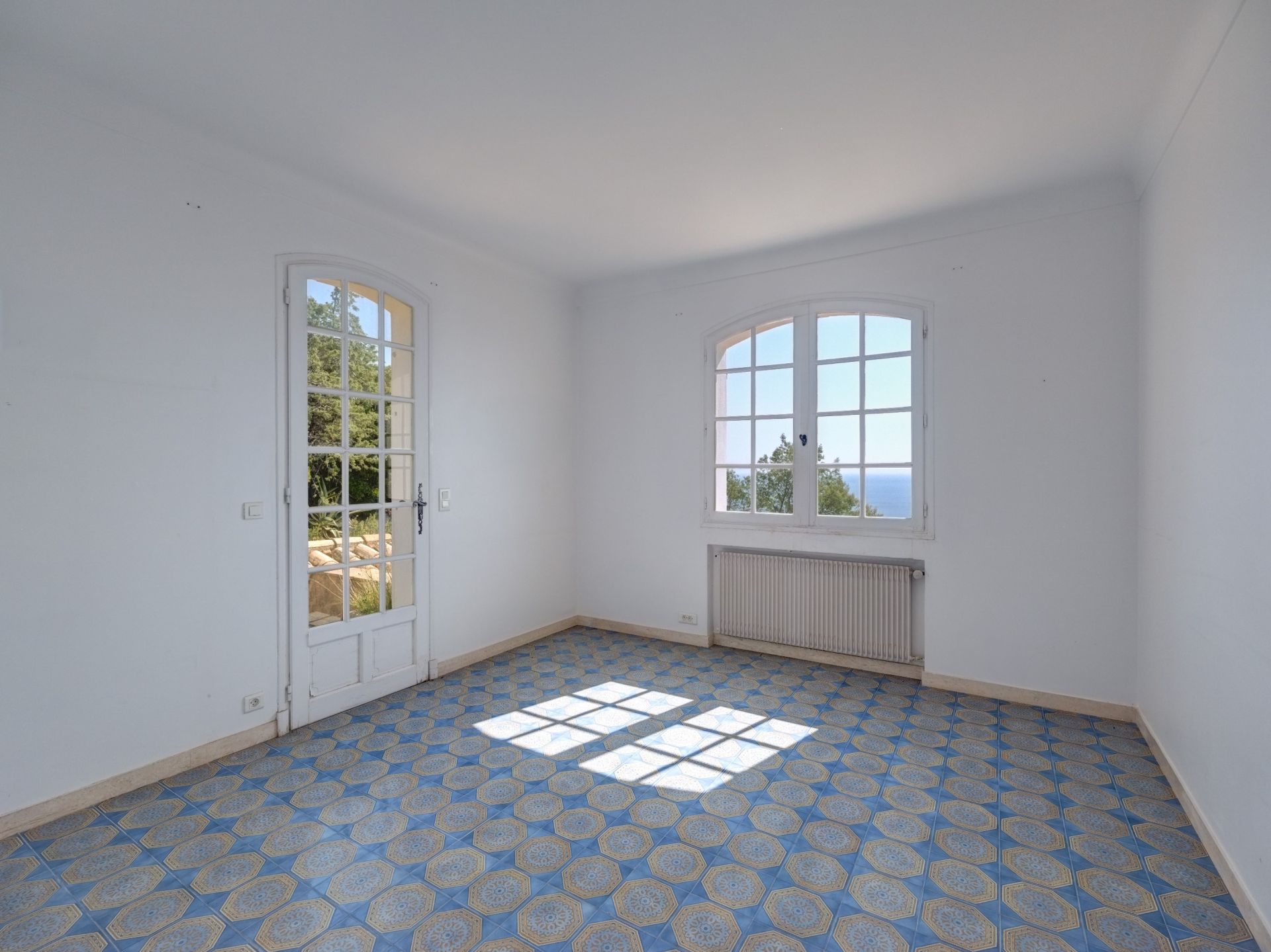 bastide 7 Rooms for sale on ST RAPHAEL (83700)
