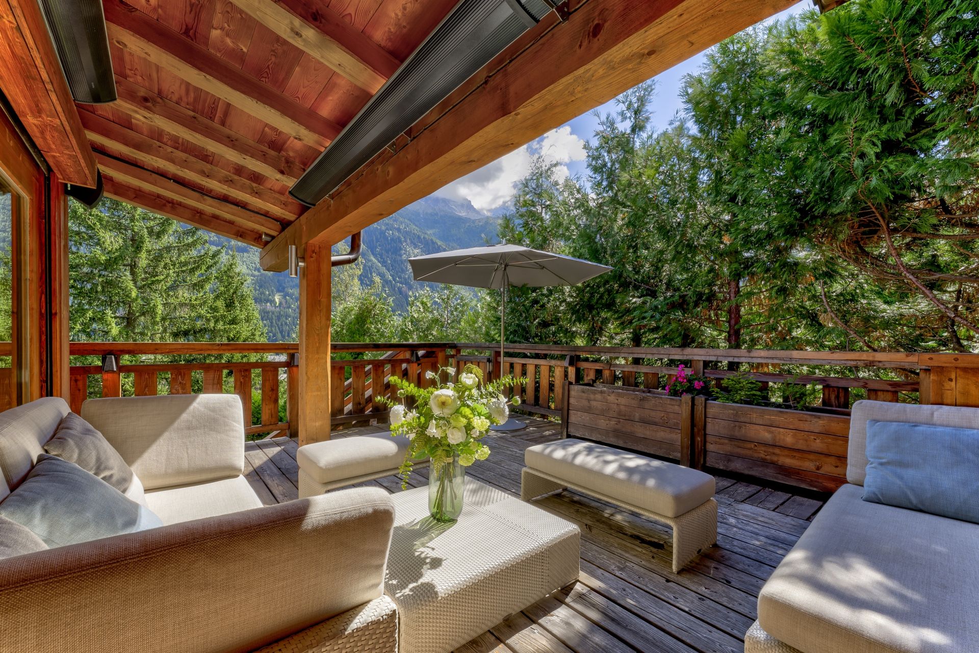 luxury chalet 14 Rooms for sale on CHAMONIX MONT BLANC (74400)