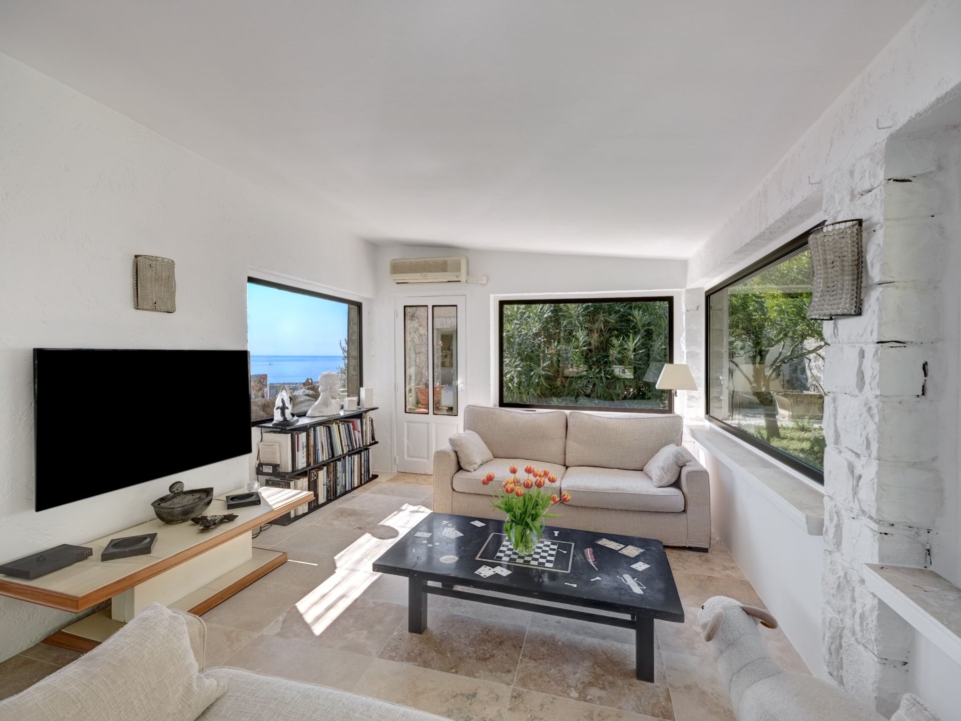 luxury villa 5 Rooms for sale on LE GOLFE JUAN (06220)