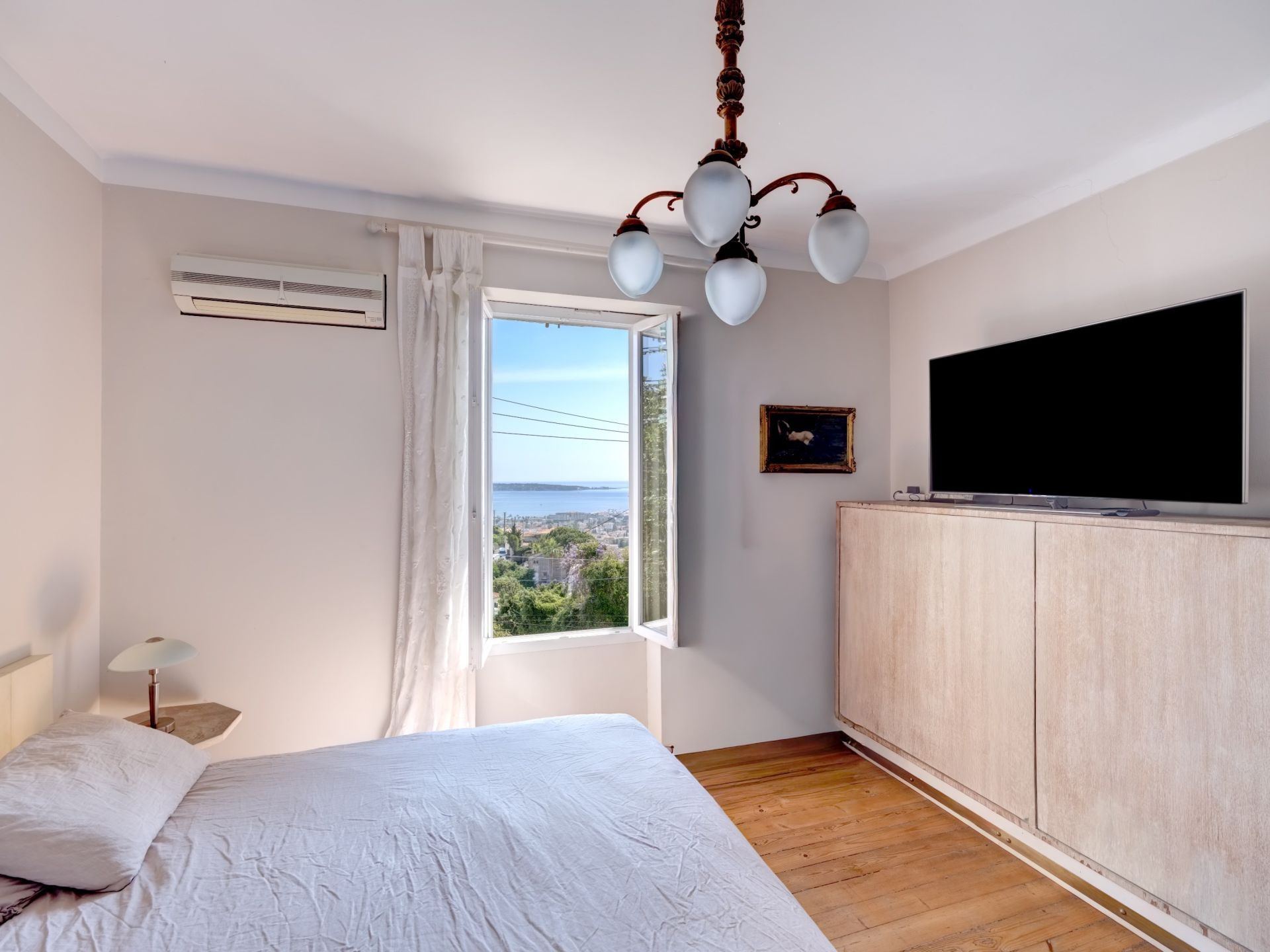 luxury villa 5 Rooms for sale on LE GOLFE JUAN (06220)