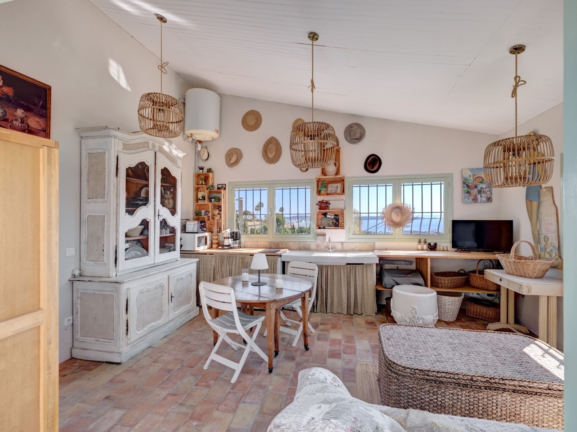 luxury villa 5 Rooms for sale on LE GOLFE JUAN (06220)