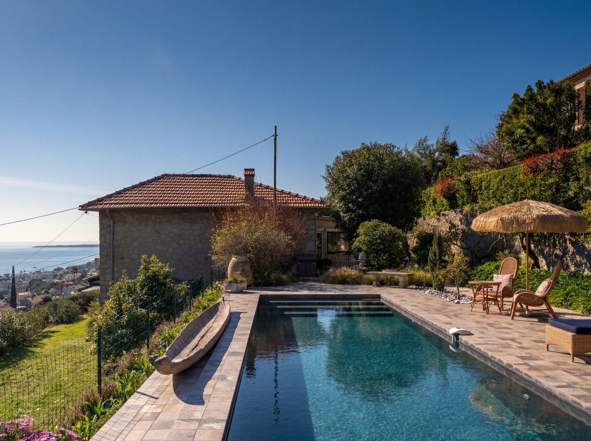 luxury villa 5 Rooms for sale on LE GOLFE JUAN (06220)