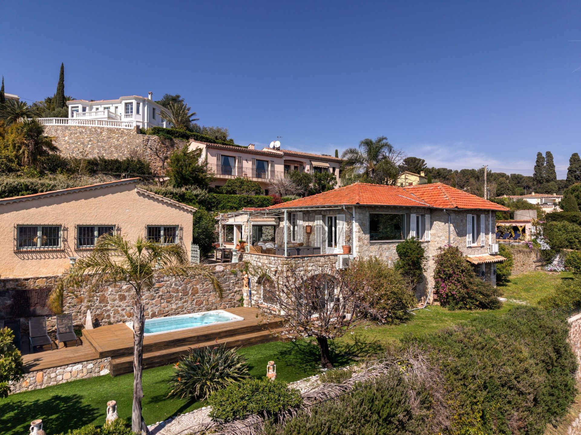 luxury villa 5 Rooms for sale on LE GOLFE JUAN (06220)